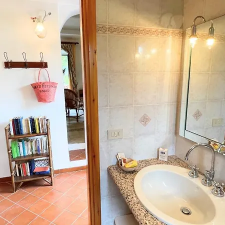 Stazzo Lughente A Typical Sardinian House * Cugnana